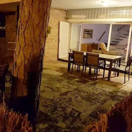 Spacious House In פלטחה ד'ארו