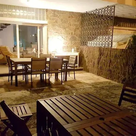 Spacious House In בית נופש *